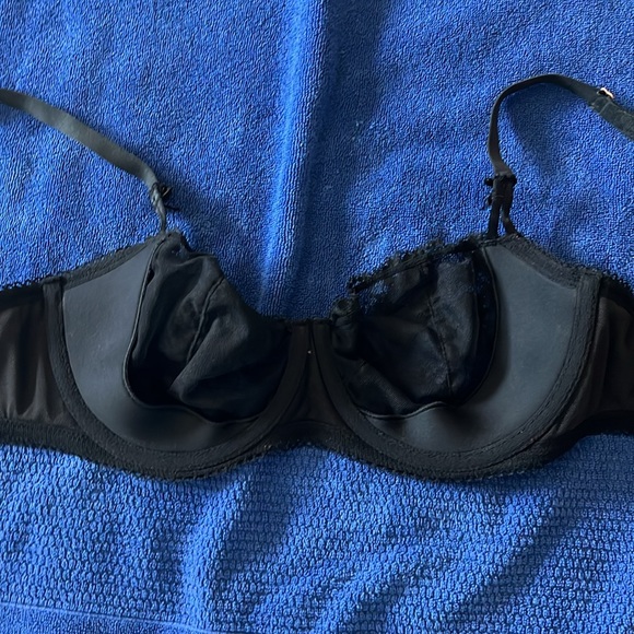 Victoria secret bra 36D. Unlined black bra. Good condition. Sexy bra - Picture 3 of 4